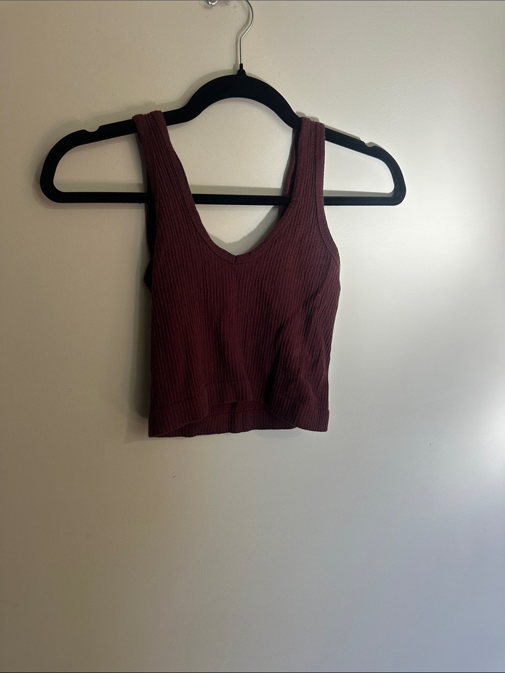 Urban Outfiuters Ribbed V-Neck Crop Tank Top - Burgundy
